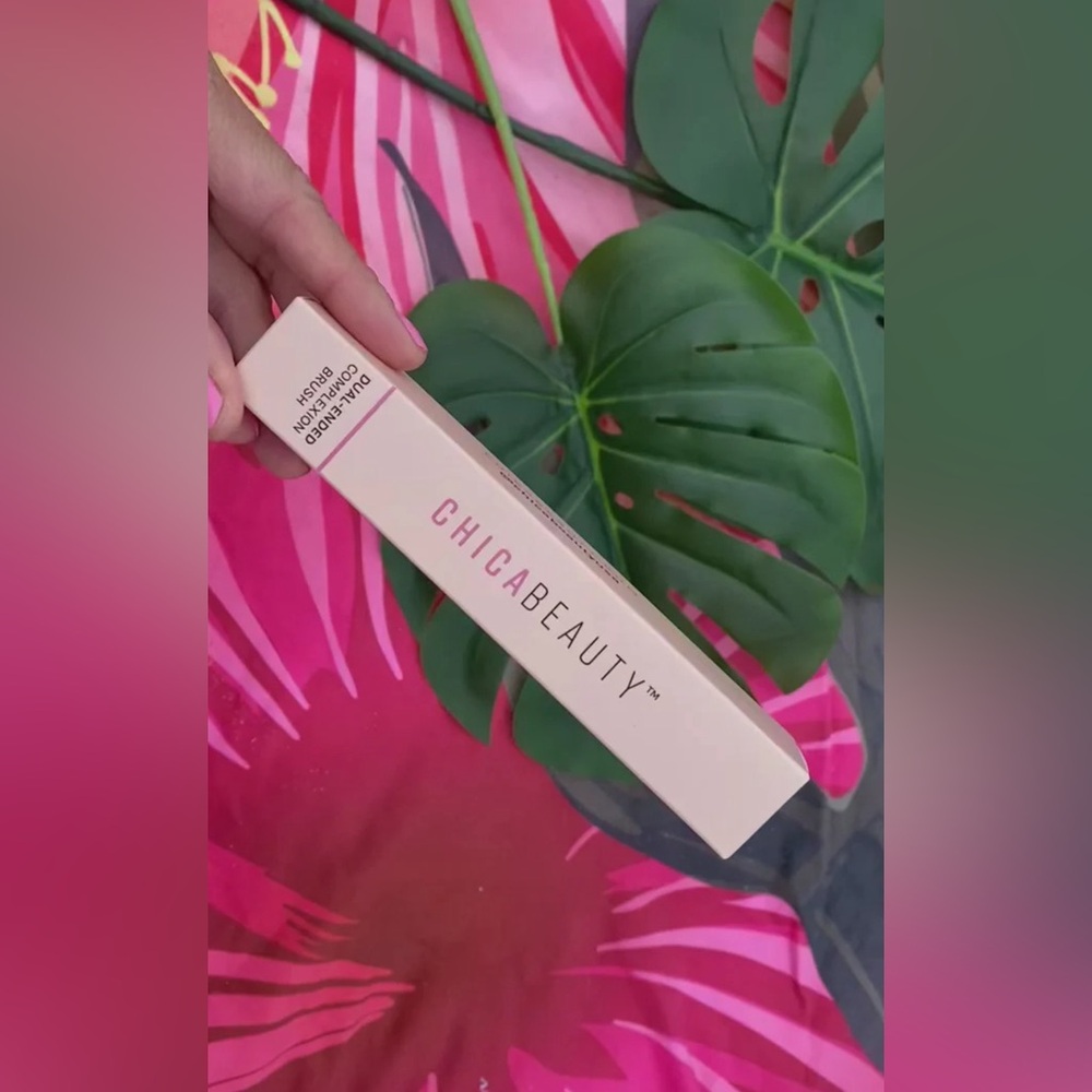 NIB Multifunctional Dual Ended Complexion Brush